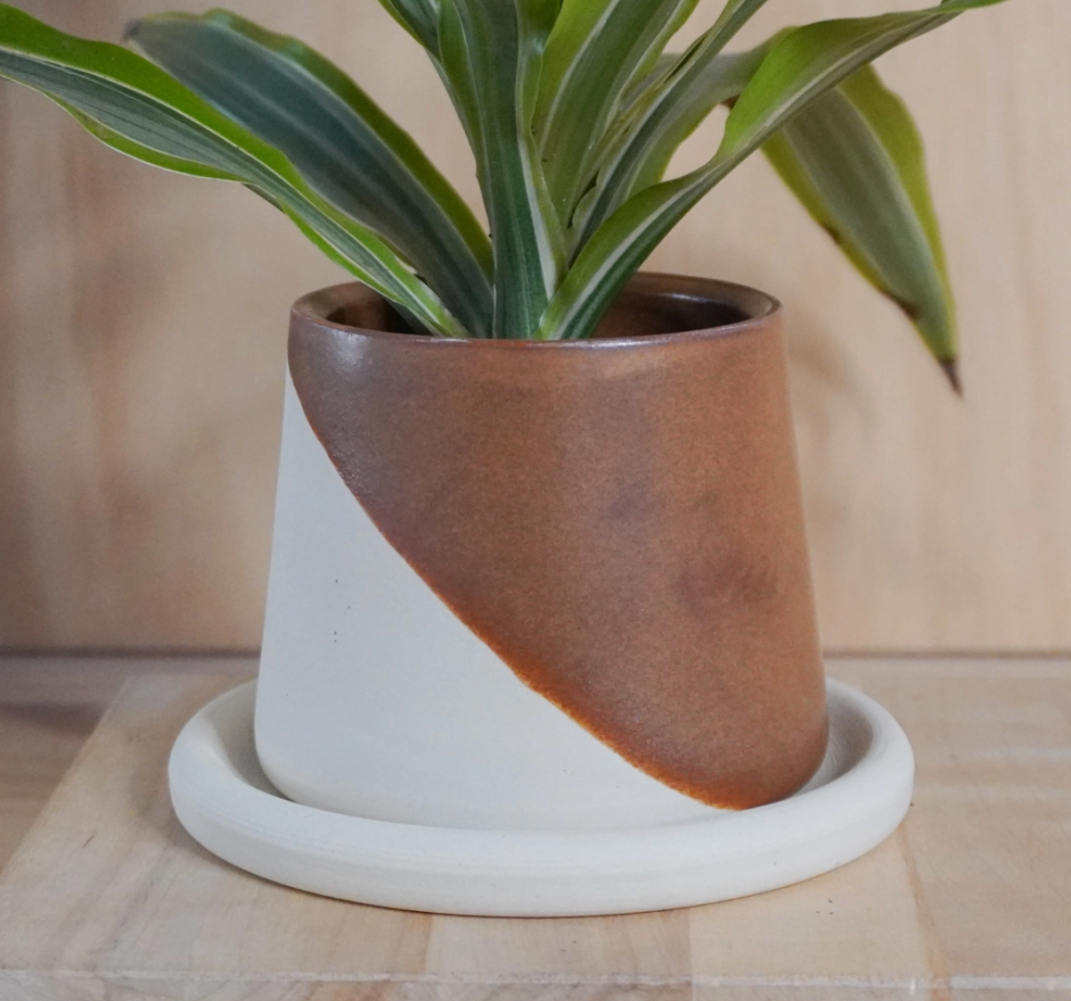 Angle Dip Small Planter w/ Tray
