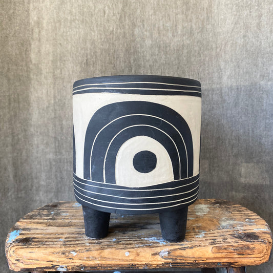 Niko Carved Tripod Planter w/Tray