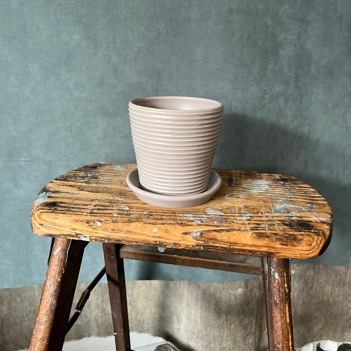 Petite Ribbed Planter