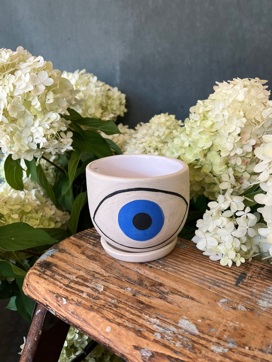 Niko Carved Big Eye Planter w/ Tray Small
