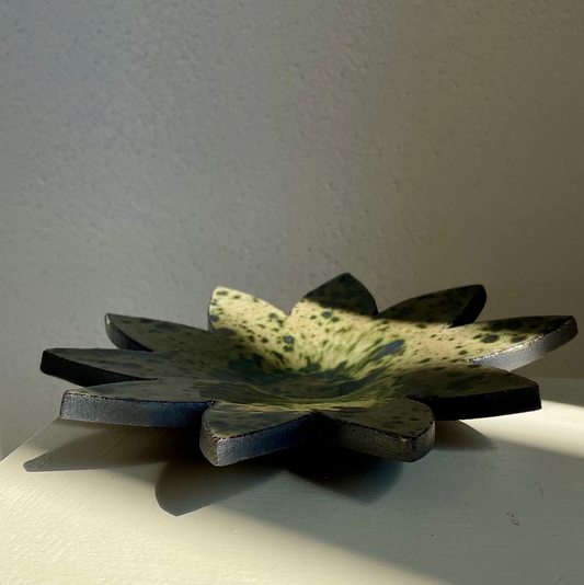 Speckled Green Flower Dsih